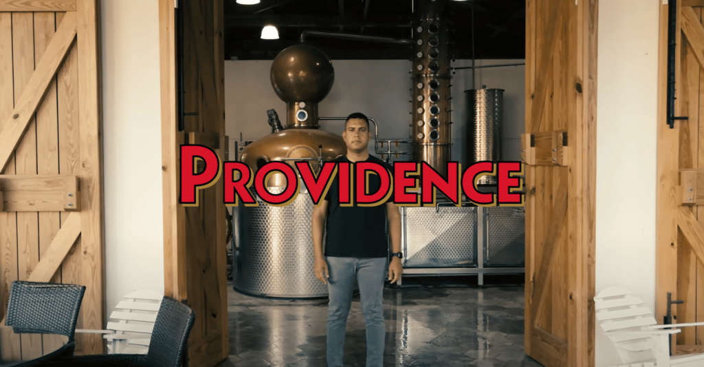 Présentation de la marque Providence marqué en rouge avec un plan de la distillerie